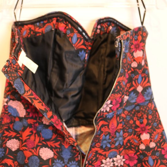 Floral Tropical Patterned Strapless Romper - Picture 6 of 16